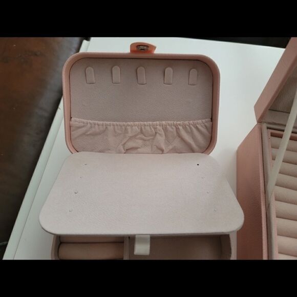 Girls Set of Two Leather Jewelry Box Organizers - Picture 4 of 11